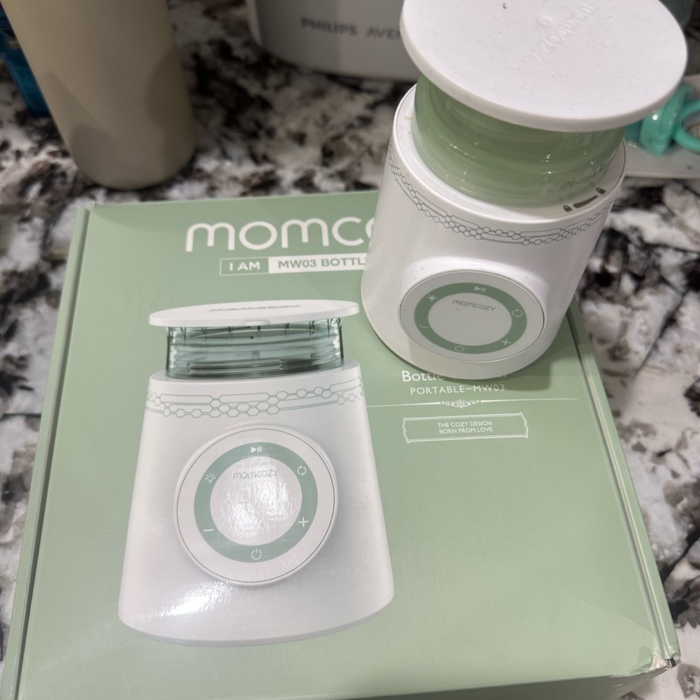 Momcozy Bottle Warmer in White and Green